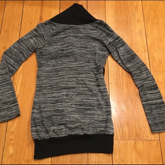 Women’s Wet Seal Sweater Black/Gray Long Sleeve - Picture 6 of 6